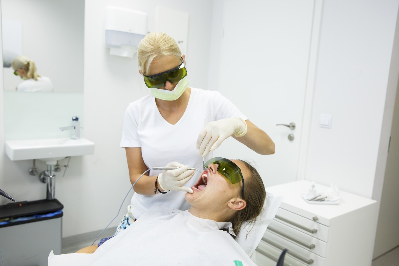 Tratament cu laser pentru gingivită și parodontoză